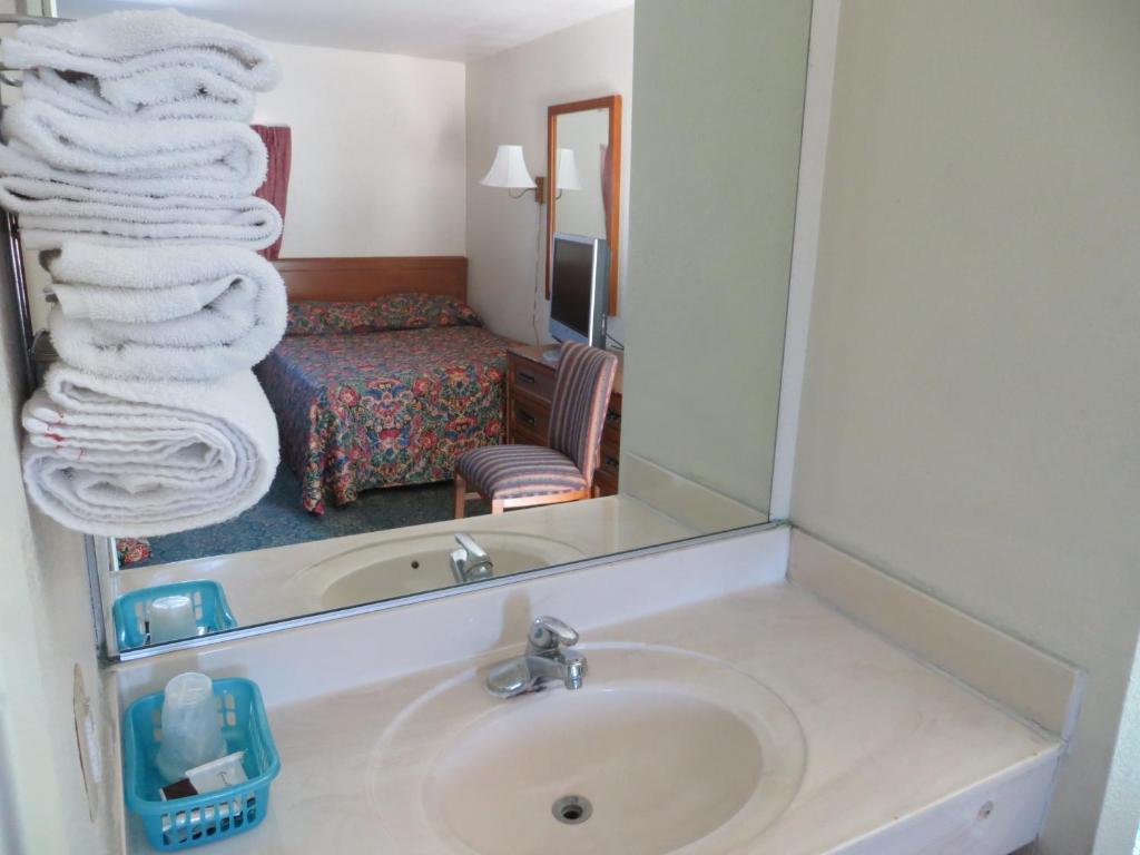 Bristol Motel Long Beach Room photo